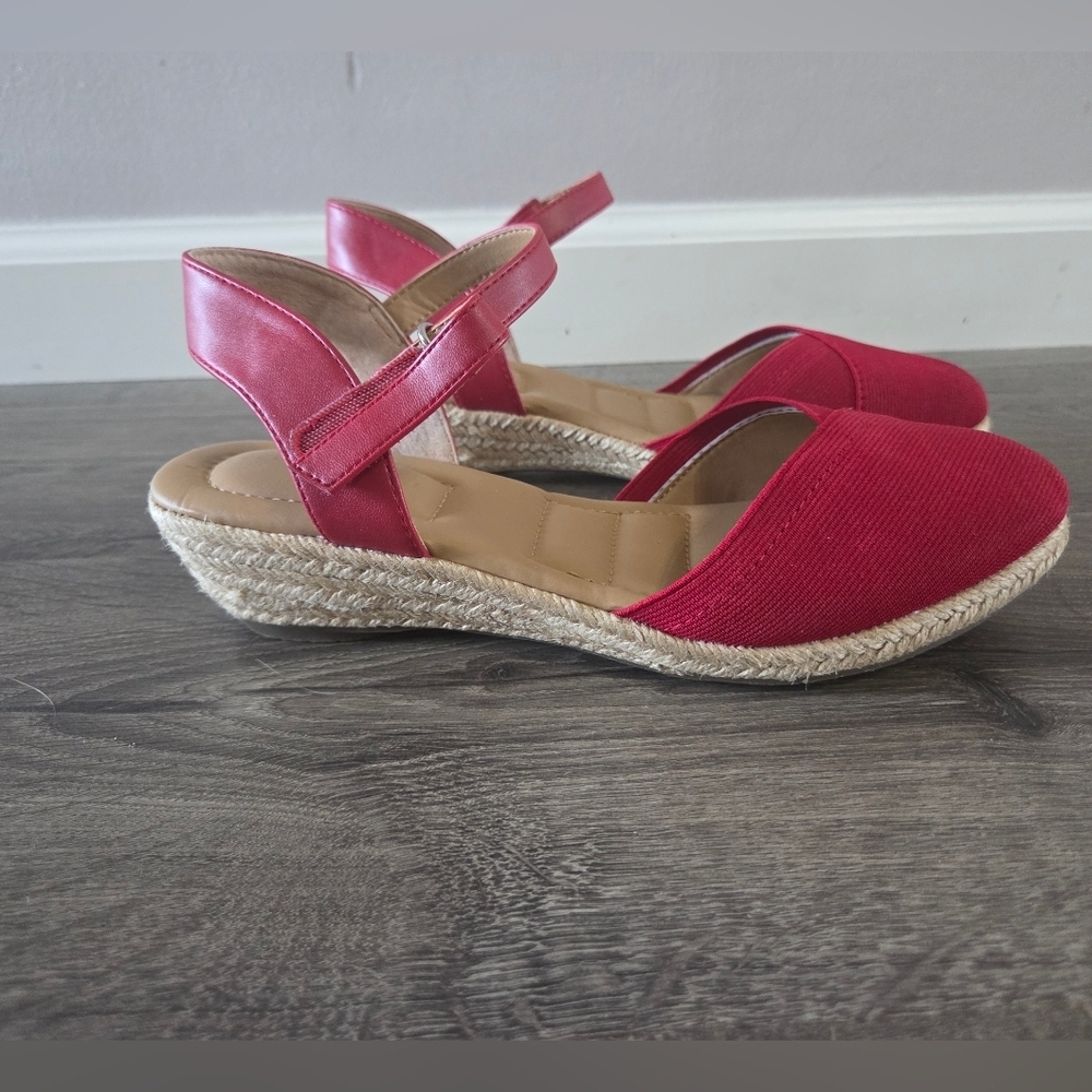 Kelly & Katie neva sandals size 8M NWOT - Picture 3 of 7